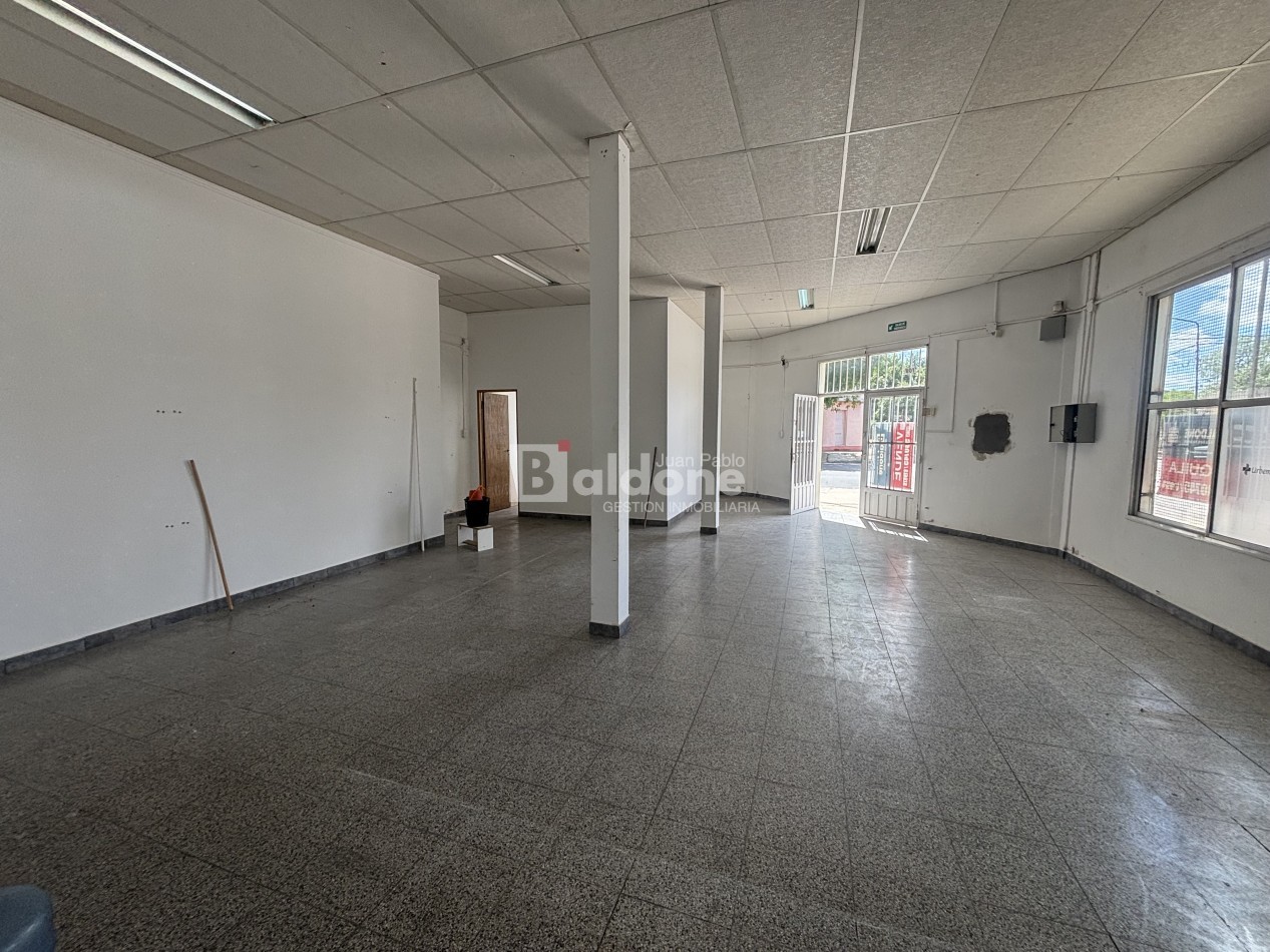 EN ALQUILER  - LOCAL COMERCIAL - CALLE 31 ESQ. 102 - GRAL. PICO