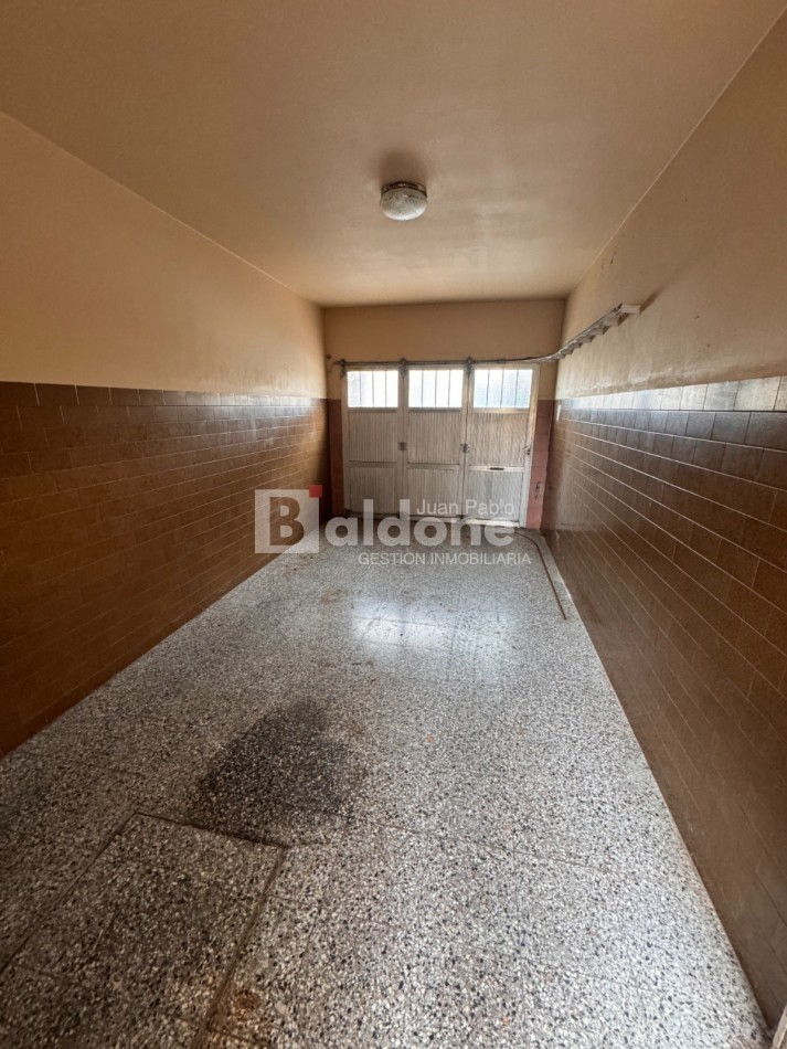 EN VENTA - AMPLIA CASA - CALLE 3 ENTRE 26 Y 28 -GRAL. PICO - LA PAMPA