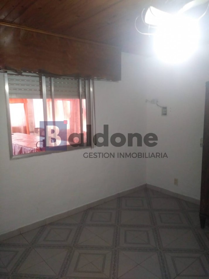 VENTA - CASA + DEPARTAMENTOS CALLE 1 E/ 38 Y 36 - GRAL. PICO