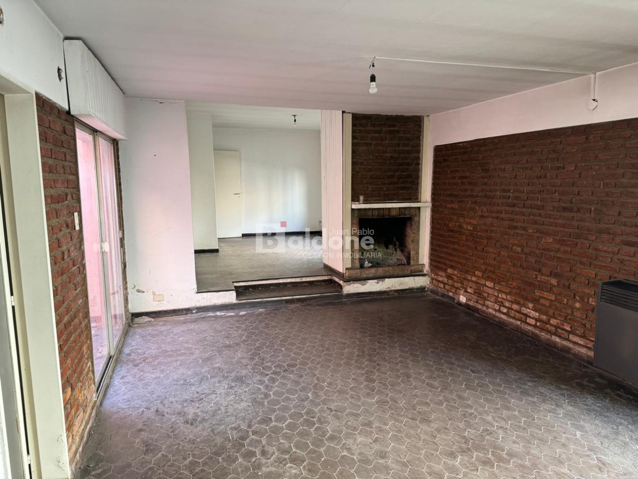 EN VENTA CASA + GALPON - CALLE 5 E/ 10 Y 8 - GRAL. PICO - LA PAMPA