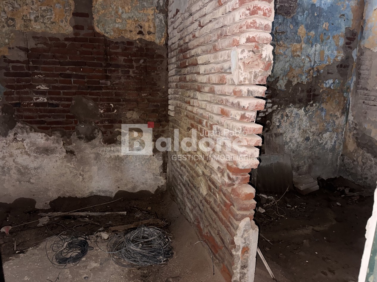 EN VENTA - SALON COMERCIAL - CALLE 25 e/ AVDA Y 16 - GRAL. PICO