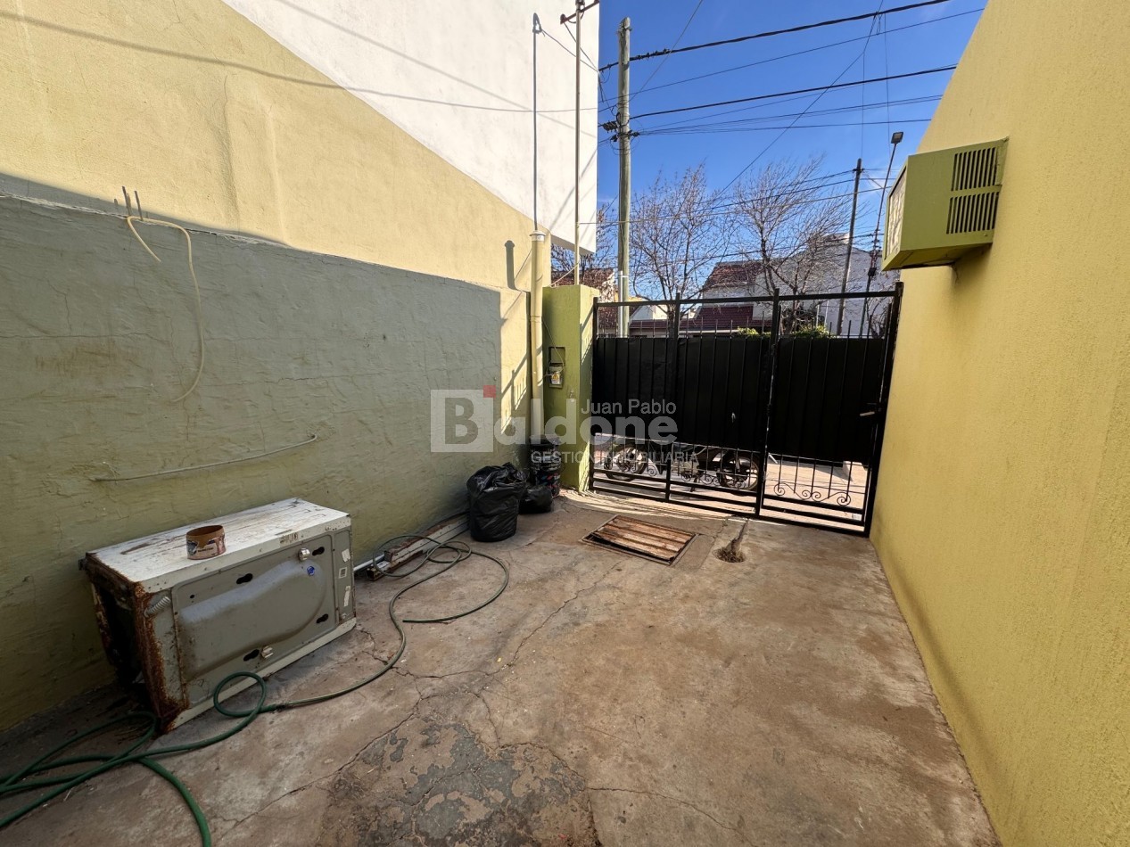 EN VENTA - CASA + LOCAL COMERCIAL - CALLE 2 E/ 101 Y 103 - GRAL. PICO