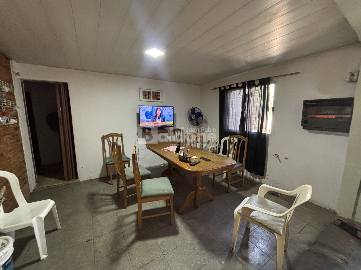 EN VENTA CASA EN CALLE 6 E/ 25 Y 27 - GRAL. PICO 