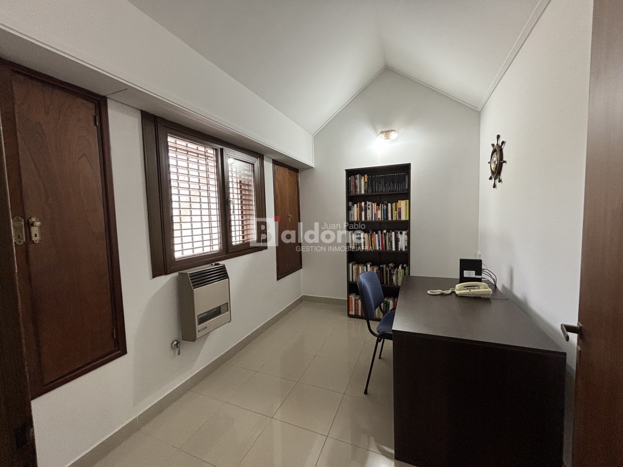 ESPECTACULAR CASA EN VENTA SOBRE CALLE 109 E/ 18 Y AVDA. 