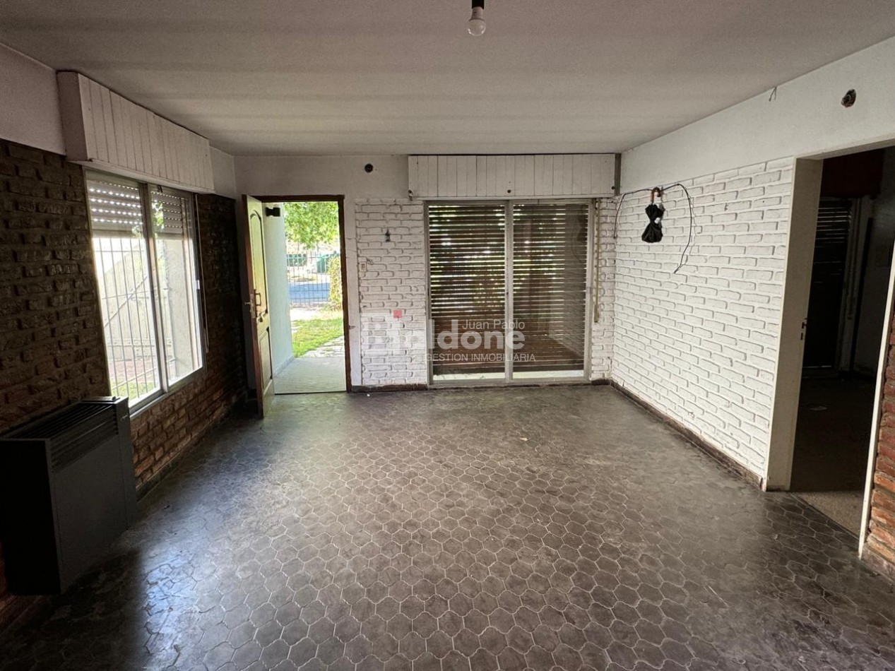 EN VENTA CASA + GALPON - CALLE 5 E/ 10 Y 8 - GRAL. PICO - LA PAMPA