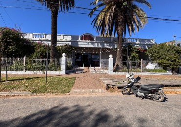EN VENTA - SALON COMERCIAL - CALLE 25 e/ AVDA Y 16 - GRAL. PICO