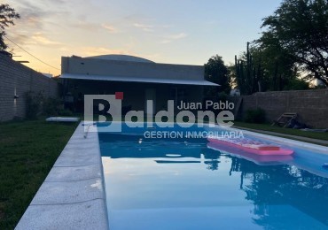 EN VENTA - CASA QUINTA - CALLE SAVIOLI - SANTA ROSA