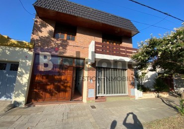 EN ALQUILER LOCAL + DPTO.  - SOLO USO COMERCIAL - SOBRE CALLE 24 - GRAL. PICO