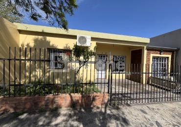 EN VENTA CASA EN CALLE 6 E/ 25 Y 27 - GRAL. PICO 