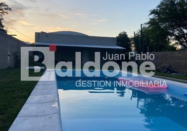 EN VENTA - CASA QUINTA - CALLE SAVIOLI - SANTA ROSA