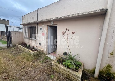 Casa con departamento en venta - Calle 24 e/ 21 y vias - General Pico, La Pampa