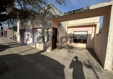 EN VENTA -  AMPLIA CASA SOBRE CALLE 2 E/ 21 Y 23 - GRAL, PICO