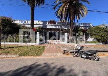 EN VENTA - SALON COMERCIAL - CALLE 25 e/ AVDA Y 16 - GRAL. PICO