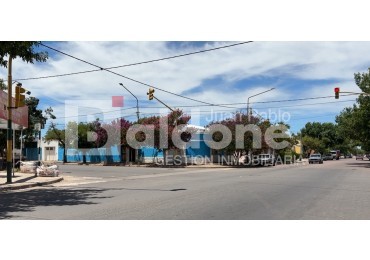 EN VENTA - CASA + TALLER - CALLE 25 ESQ. 2 - GRAL. PICO - LA PAMPA